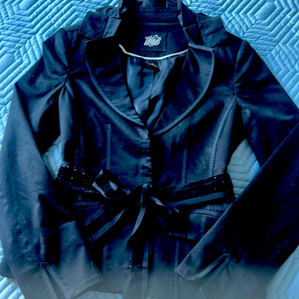 Beautiful sz 4 WHBM Jacket looks amazing on!